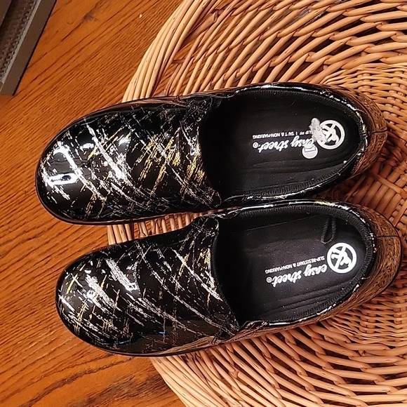 Easy Street Tiffany size 8 Nurse shoes - Picture 3 of 3